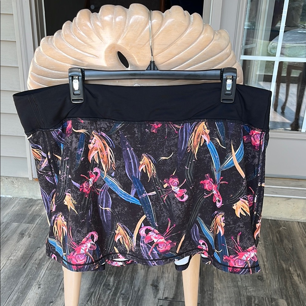 LULULEMON skort fitness skirt size 16 zipper pocket